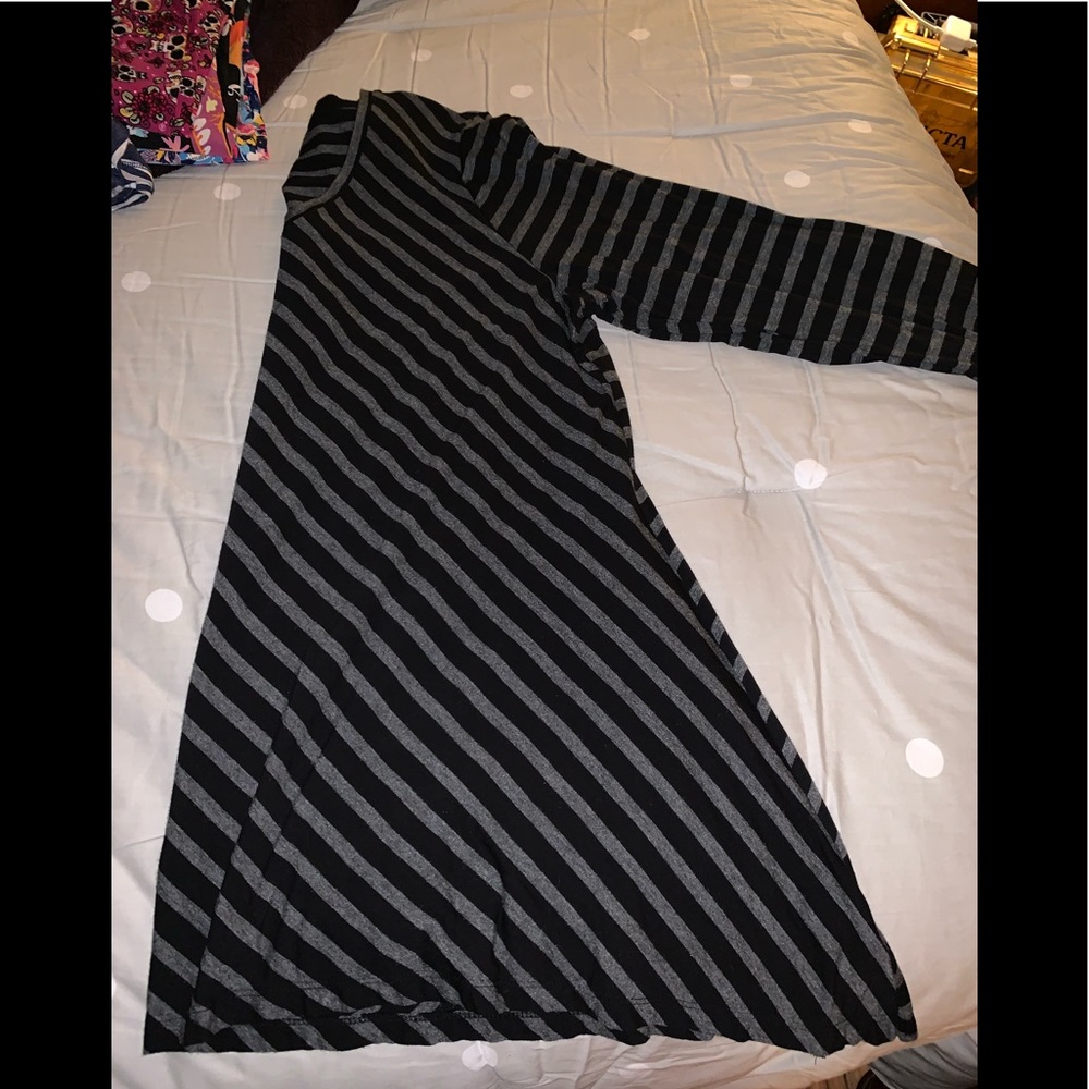Long sleeve, black & gray stripe.